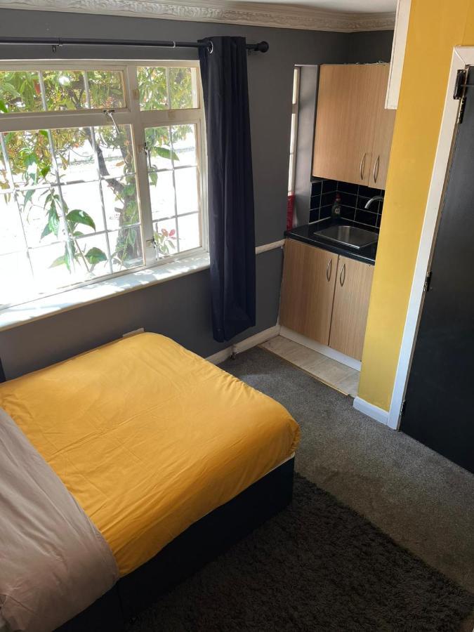 Hatfield Save-Money Rooms - 10Over10 For Price! Bagian luar foto