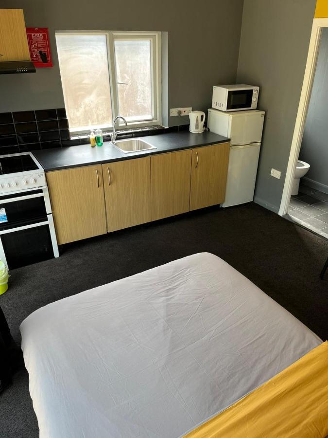 Hatfield Save-Money Rooms - 10Over10 For Price! Bagian luar foto