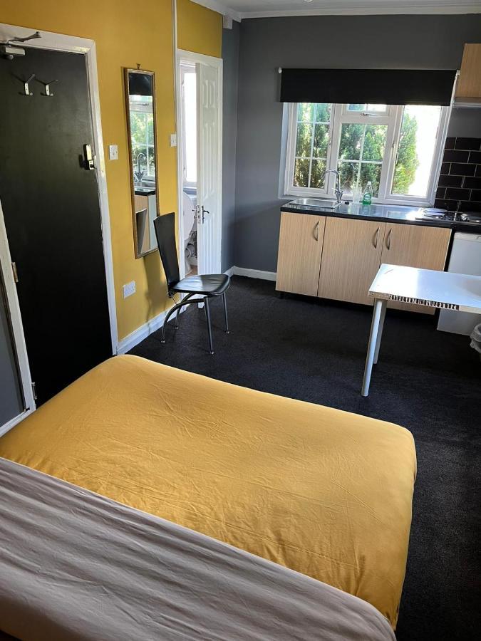 Hatfield Save-Money Rooms - 10Over10 For Price! Bagian luar foto