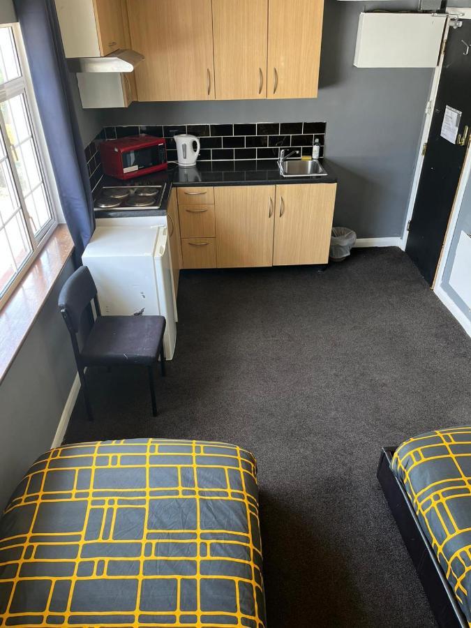 Hatfield Save-Money Rooms - 10Over10 For Price! Bagian luar foto