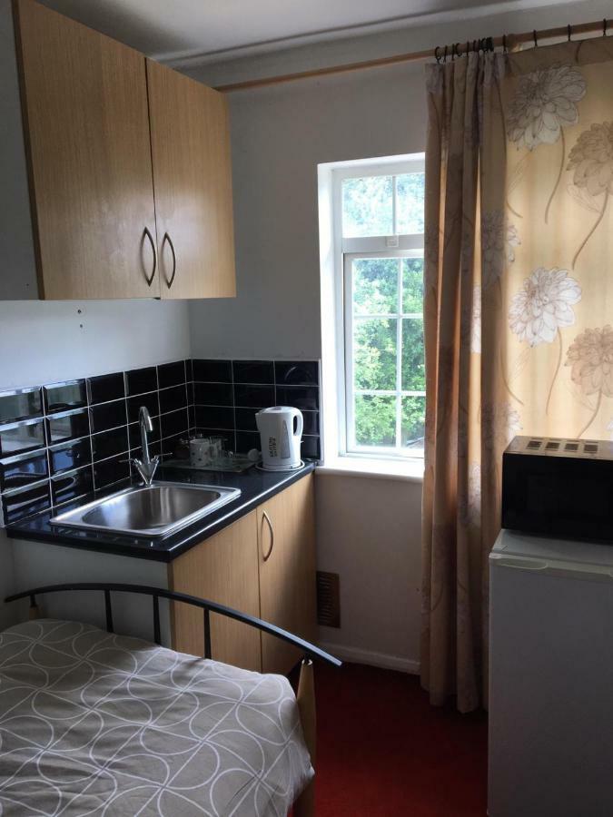 Hatfield Save-Money Rooms - 10Over10 For Price! Bagian luar foto