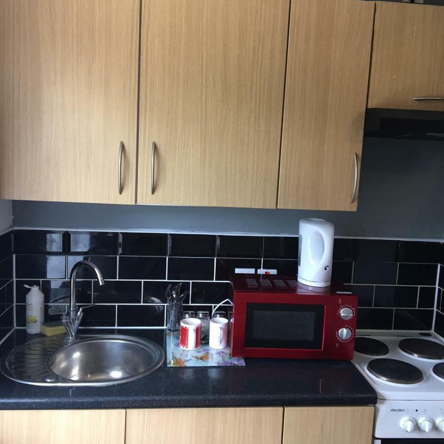 Hatfield Save-Money Rooms - 10Over10 For Price! Bagian luar foto