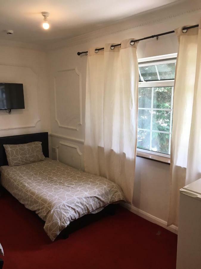 Hatfield Save-Money Rooms - 10Over10 For Price! Bagian luar foto